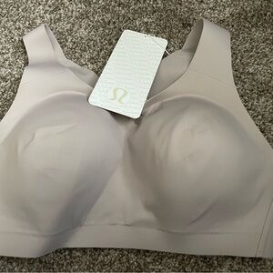 Lululemon Athletica Cream Enlite Sports Bra Seamless Comfort